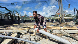 Thanh Hóa:
Người nuôi tôm trắng tay sau bão
