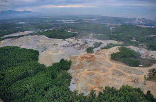 Quảng Ngãi: Tai nạn lao động, tài xế tử vong khi vào mỏ đá lấy hàng