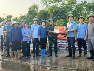 Thủy điện Tuyên Quang đóng 2 cửa xả đáy, lũ hạ lưu đang rút dần