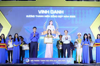 Hòa Minzy, Đức Phúc xứng đáng với danh hiệu Thanh niên sống đẹp