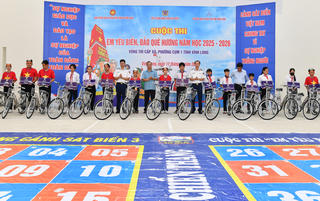 Trao 2 giải Nhất vòng thi trực tiếp cuộc thi 'Em yêu biển, đảo quê hương' 