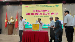 Trường Đại học Kinh doanh và Công nghệ Hà Nội quyên góp ủng hộ đồng bào vùng lũ