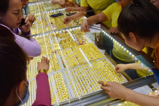 Với vàng, không nên đầu tư kiểu “lướt sóng”