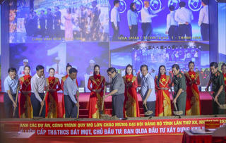 Thủ tướng Phạm Minh Chính thăm xã biên giới Bát Mọt, dự lễ khởi công Trường nội trú liên cấp