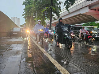 Ngày 14/10: Mưa giông nhiều nơi, Hà Nội có mưa to