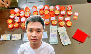 Tráo vàng thật bằng vàng giả, 6 người bị bắt giữ 