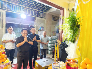 Báo Đại đoàn kết tổ chức đoàn đến viếng nguyên Tổng Biên tập Nguyễn Ngọc Thạch