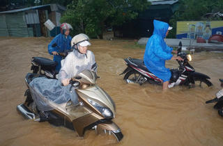Đà Nẵng: Một số tuyến đường ngập nặng do mưa lớn