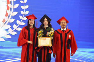 Tân cử nhân tự tin hội nhập cùng bằng tốt nghiệp Tài chính quốc tế xuất sắc