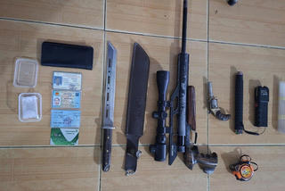 Đà Nẵng: Tạm giữ đôi nam nữ mua bán, sử dụng ma túy, thu cả súng và kiếm