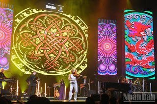 Gần 4000 khán giả Việt Nam bị chinh phục bởi Secret Garden 