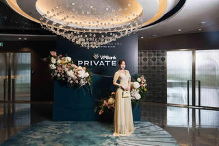 Ngọc Thanh Tâm, Chloe Nguyễn thần thái ngút ngàn giữa không gian hoa và pha lê đỉnh cao của Tinh Tuyển Phương Hoa