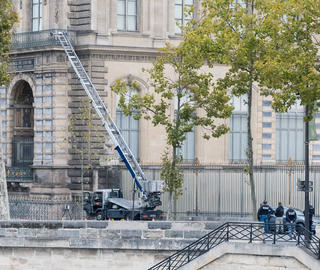 Kẻ trộm đã đột nhập bảo tàng Louvre bằng cách nào?