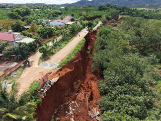 Gia Lai: Cận cảnh sạt lở ở tuyến đường vào Trạm 500kV Ia Ly