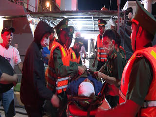 Gia Lai: Cứu sống ngư dân gặp nạn trên biển