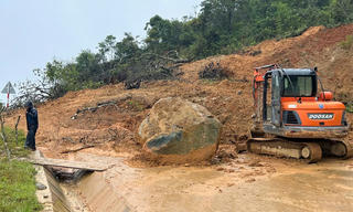 Đà Nẵng: Sạt lở tuyến đường lên cửa khẩu phụ Tây Giang - Kà Lừm