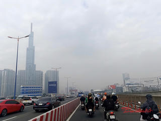 TP Hồ Chí Minh: Sương mù dày đặc, cảnh báo ô nhiễm không khí 