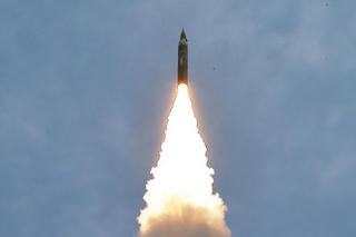 Hàn Quốc và Nhật Bản theo dõi sát vụ phóng tên lửa mới của Triều Tiên