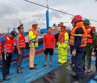 Bão số 12: Đà Nẵng đảm bảo an toàn cho tàu cá khi âu thuyền Thọ Quang quá tải