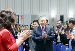 Tổng Bí thư Tô Lâm gặp gỡ cán bộ Đại sứ quán Việt Nam và cộng đồng người Việt tại Bắc Âu