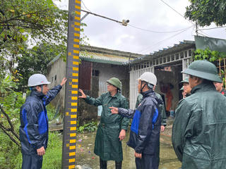 Quân khu 5 kiểm tra công tác ứng phó bão số 12 tại "rốn ngập" trung tâm TP Đà Nẵng