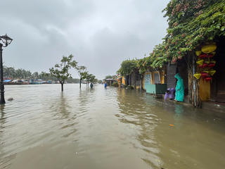 Phố cổ Hội An trong cảnh ngập lụt