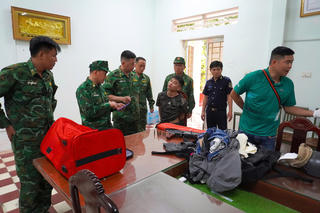 Bắt đối tượng mang súng AK chuẩn bị xuất cảnh sang Campuchia