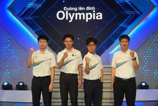 Thí sinh vô địch Olympia 2025 nhận vòng nguyệt quế mạ vàng và 50.000 USD