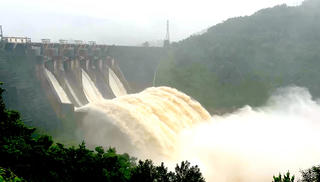 Đà Nẵng: Mưa lớn, thủy điện Đăk Mi 4 điều tiết nước