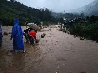 Tập trung ứng phó khẩn cấp và khắc phục hậu quả mưa lũ lớn tại khu vực Trung Bộ