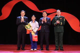 "Tự hào Tổ quốc tôi": Hành trình đặc biệt của một cô bé làng chài