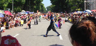 Khi nghệ thuật ra phố