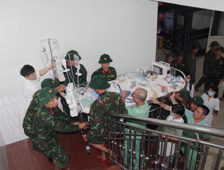 Huế: Đảm bảo khám, chữa bệnh cho người dân trong điều kiện mưa lũ phức tạp