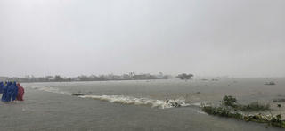 Đà Nẵng: Lật ghe trên sông, 9 người được cứu sống kịp thời