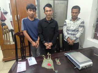 Nghệ An: Bắt quả tang 3 đối tượng tàng trữ trái phép chất ma túy