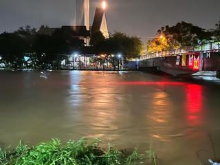 Đà Nẵng: Lũ lên nhanh trong đêm, nhiều nơi ngập nặng