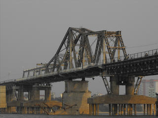 Giữ nhịp thời gian trên cầu Long Biên