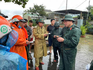 Tư lệnh Quân khu 5 kiểm tra, chỉ đạo công tác ứng phó mưa lũ tại Đà Nẵng