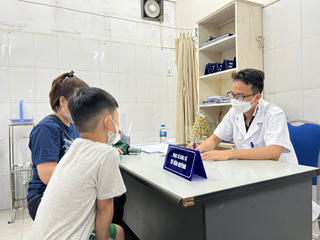 Cẩn trọng với cong vẹo cột sống ở trẻ 