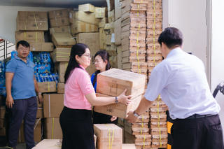 Hơn 70 tấn hàng cứu trợ được chuyển về vùng thiên tai bằng tàu hoả