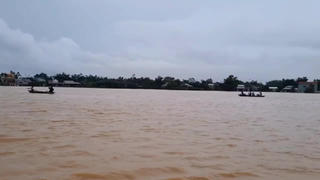 Đà Nẵng: Lũ dâng, nhiều khu dân cư vẫn ngập sâu