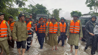 Phó Thủ tướng Trần Hồng Hà kiểm tra vùng ngập lụt và sạt lở ở Đà Nẵng