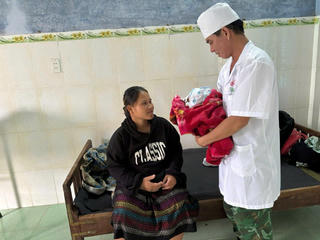 Quảng Trị: Hỗ trợ sản phụ sinh con thành công trong lúc mưa lũ