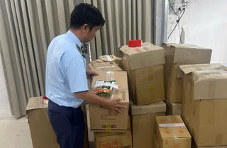 Thu giữ hơn 1.000 đơn vị thực phẩm '3 không'