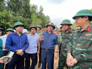 Phó Thủ tướng Trần Hồng Hà:  Phải thông tuyến đường ĐT.623 trong 24 giờ, bảo đảm dân vùng sạt lở không thiếu đói