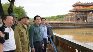 Phó Thủ tướng Mai Văn Chính kiểm tra công tác khắc phục mưa lũ tại Đại nội Huế