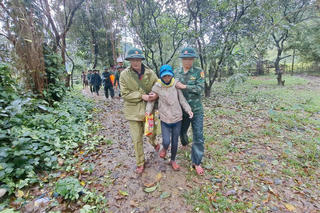 Quảng Trị: Giải cứu thành công một người dân bị cô lập trong rừng do mưa lũ