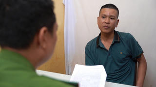 Tạm giữ đối tượng hành hung CSGT trong lúc làm nhiệm vụ