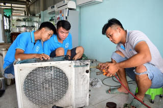 Tăng cường giám sát đào tạo nghề và giải quyết việc làm vùng đồng bào DTTS