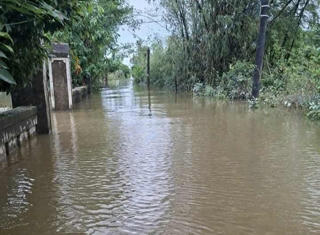 Huế: Mưa lớn, dự báo nước trên sông Hương xấp xỉ báo động 3